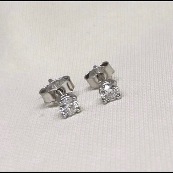 925 Sterling silver 3mm Cz studs - Picture 1 of 1